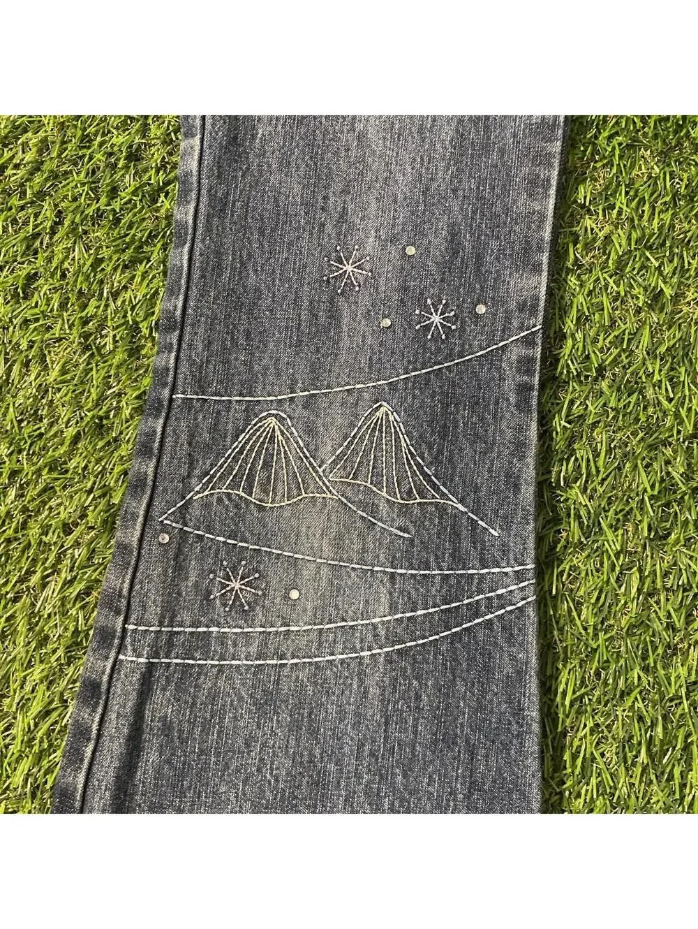 Vintage Y2K 2004 Gymboree Blue embroidered jeans with a winter design